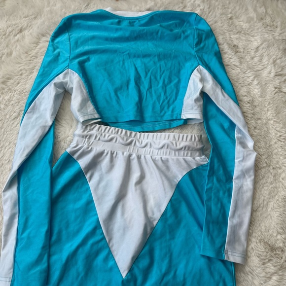 Gsuwoo So Real Metallic Blue white skirt set long sleeve crop top - Picture 2 of 3